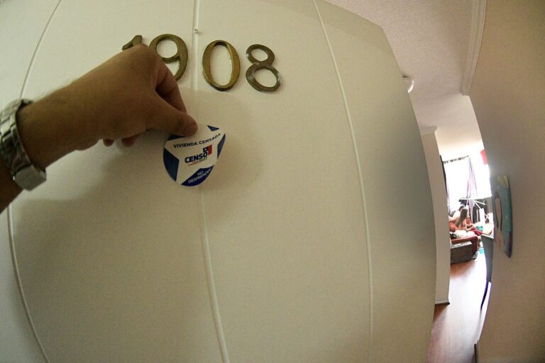 Con sueldos de hasta $890.000 bruto: INE llama a nueva postulación para trabajar en el Censo 2024