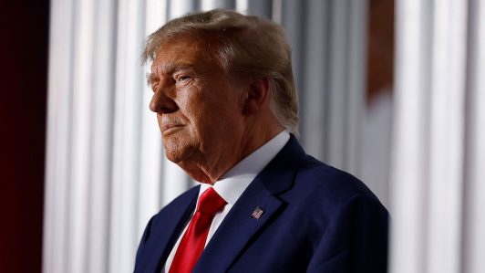 Trump presionó a 2 funcionarios en Michigan para que no certificaran elecciones donde ganó Biden