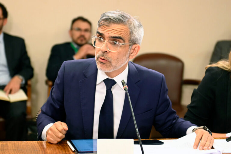 Ministro Cordero y caso de prófugo de la justicia que recibe pensión de gracia: 