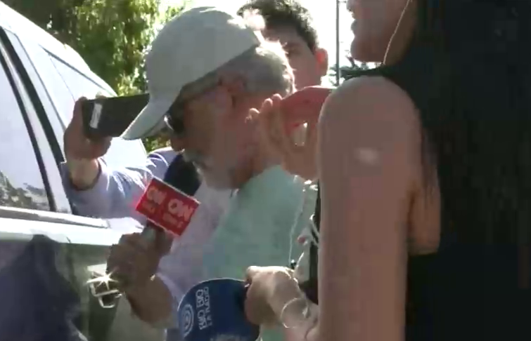 En completo silencio: Abogado Luis Hermosilla acudió a votar en Lo Barnechea