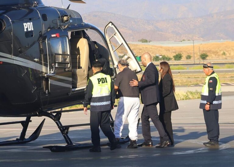 Entre gritos y música de Víctor Jara: Así fue la llegada de Pedro Barrientos al Batallón de Peñalolén