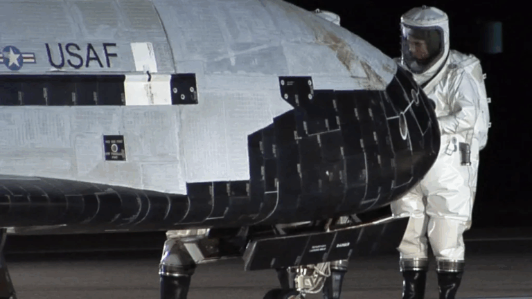 SpaceX lanza misterioso avión espacial X-37B para el ejército estadounidense