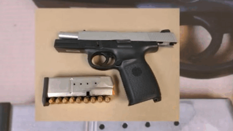 Adolescente de 14 años es acusado de matar a su hermana tras disputa por regalos de Navidad