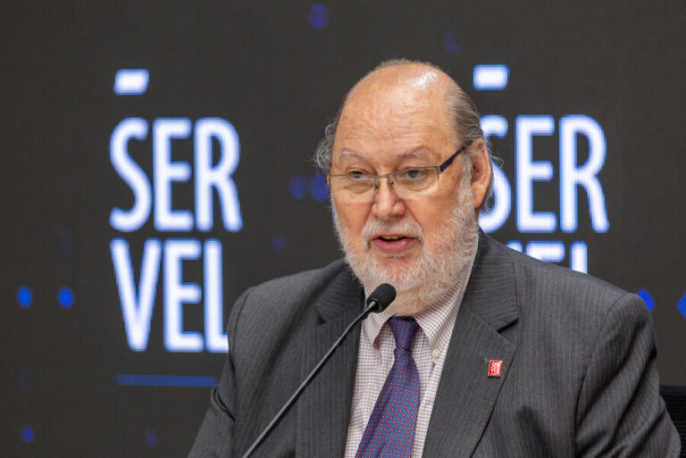 Andrés Tagle dice que 