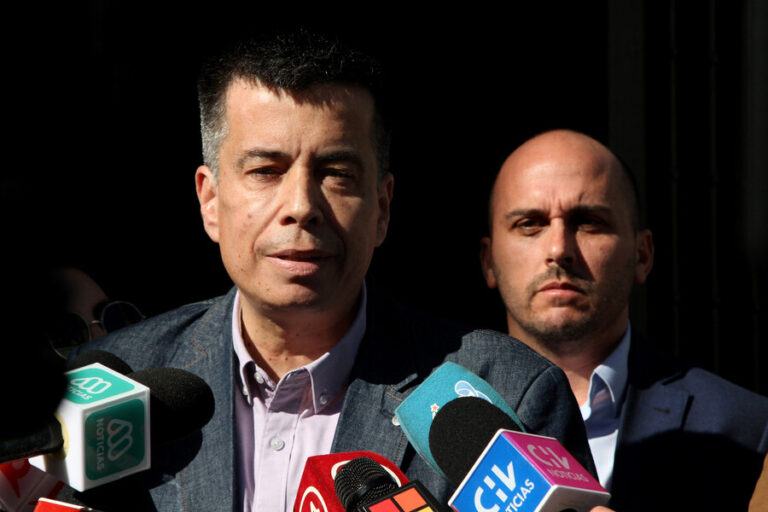 Diputados solicitaron a Ministerio de Cultura que se querelle contra artista por cuestionada intervención en Valparaíso