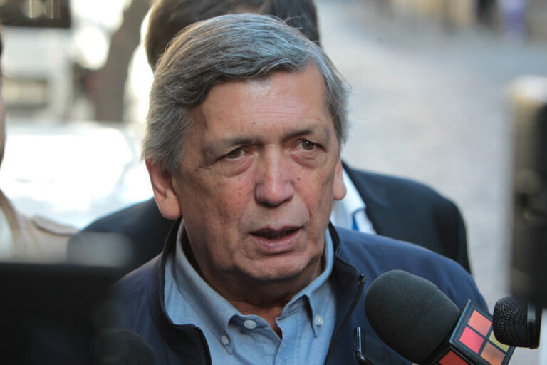 Lautaro Carmona llamó al diálogo tras controversia al interior del PC por comentarios de Jadue sobre 