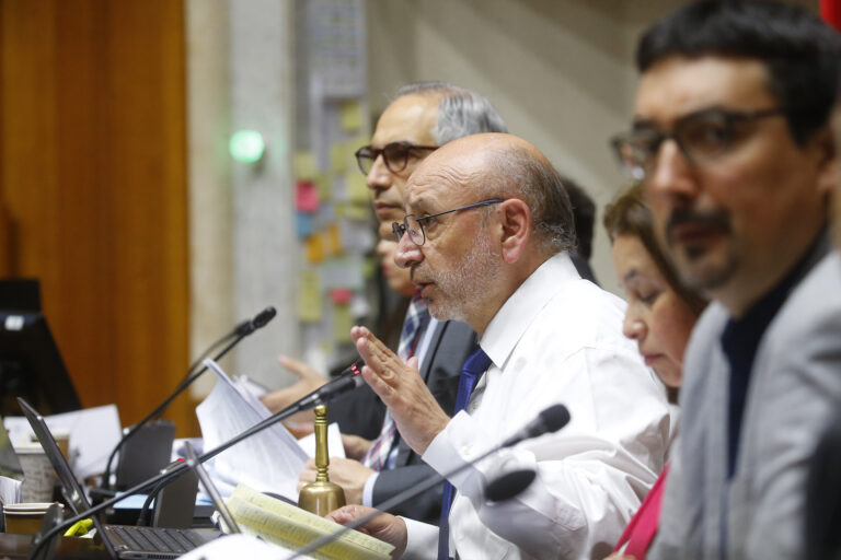 Juan Luis Castro tras rechazo de la propuesta de alza de planes base: “El Gobierno no convenció a la Comisión”