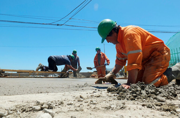 INE: Sueldos en Chile presentaron su novena alza consecutiva