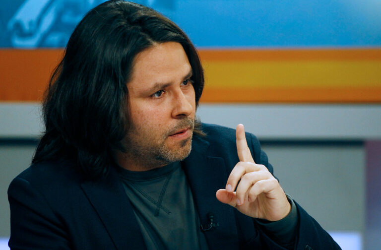 Mayol califica de vergonzosa la confirmación de Peso Pluma en Viña 2024: “Ha ganado el narcotráfico con la ayuda del Estado”