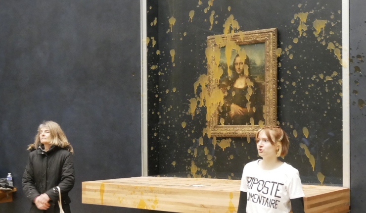 Activistas arrojaron sopa al cuadro de Mona Lisa en el Louvre: Exigieron el derecho a una alimentación sana y sostenible
