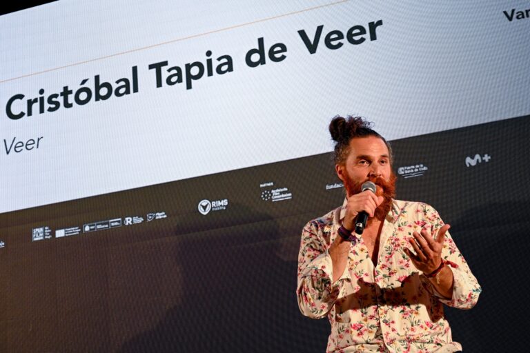 Compositor chileno Cristóbal Tapia ganó un Emmy por la banda sonora de 