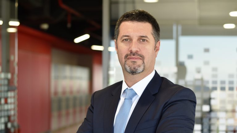 Senado aprueba a Claudio Soto, economista jefe de Santander, como nuevo consejero del Banco Central