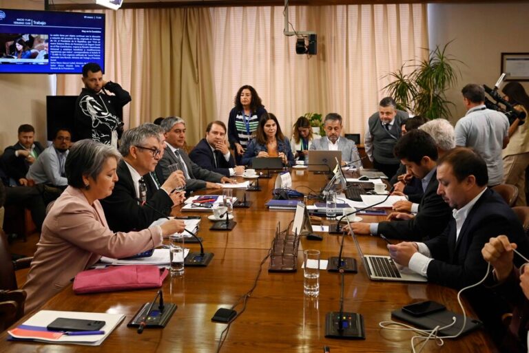 Comisión de Trabajo vota hoy hasta total despacho la reforma previsional: Gobierno tomaría la propuesta de la DC sobre el 6% extra