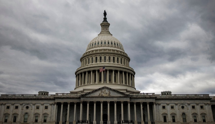 “Tienen sangre en sus manos”: Senador de EE.UU. increpa a CEOs de redes sociales en sesión sobre riesgos para los jóvenes