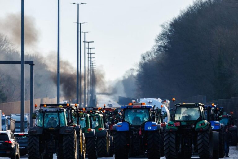 Raúl Sohr analiza el paro de agricultores en Francia: 