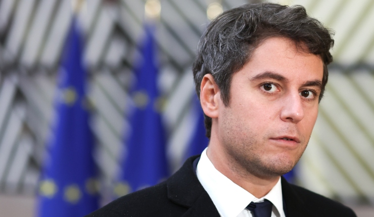 Francia: Gabriel Attal se convierte en el primer ministro más joven del país