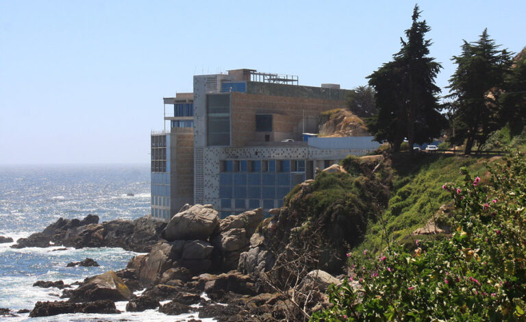 Hotel Punta Piqueros propone demolición parcial y afirma que acción total causaría graves daños al ecosistema