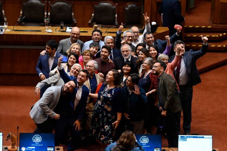 Cámara rechaza la acusación constitucional contra ministro Montes tras acoger la cuestión previa