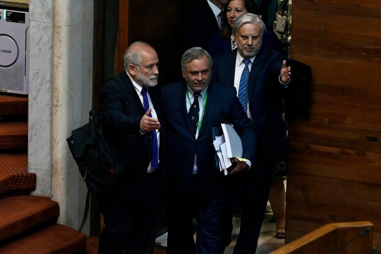 Abogado defensor del ministro Montes: 