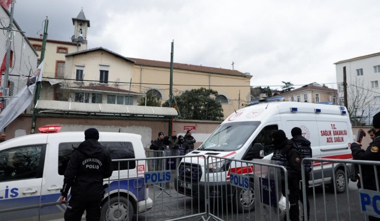 Encapuchados realizan tiroteo en misa de iglesia católica de Estambul: Una persona falleció