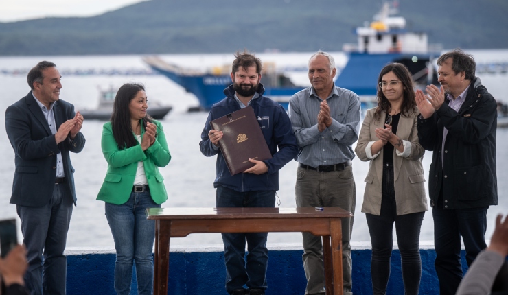 Pdte. Boric promulga la Ley Bentónica, iniciativa que protege y regula la extracción de recursos del fondo marino