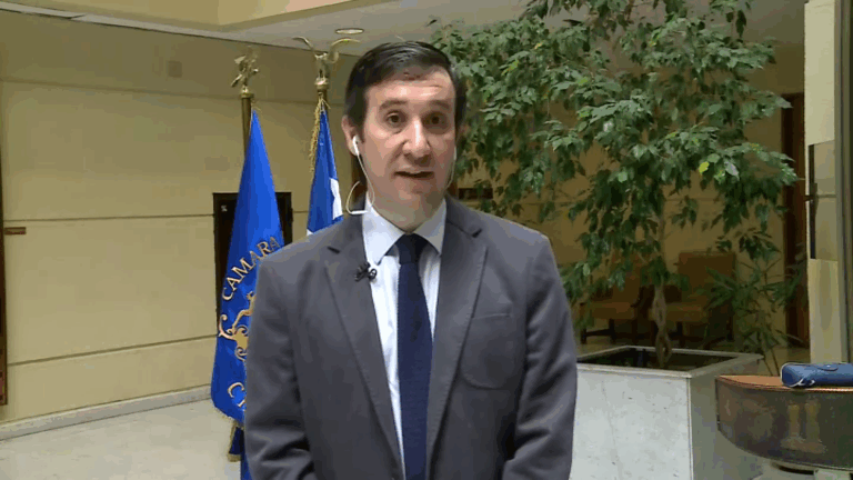 Diputado Ramírez emplaza a ministra Jara: 