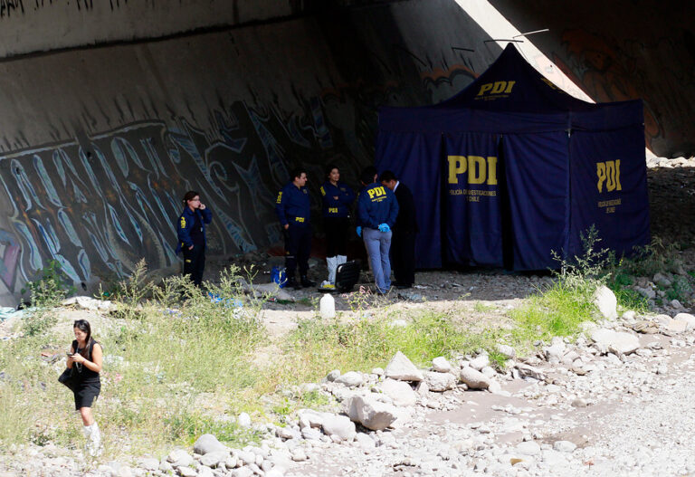 Encuentran cadáver cerca de las compuertas del río Mapocho: PDI trabaja en el lugar