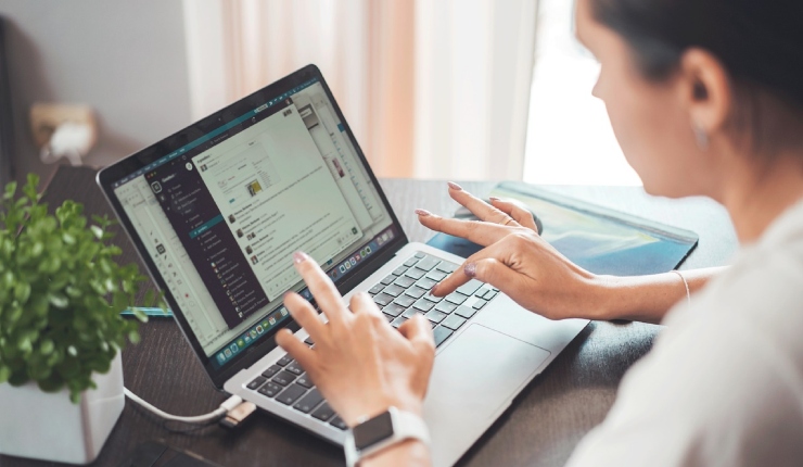 Este lunes entró en vigor la ley que facilita el teletrabajo para cuidadores: ¿En qué consiste?