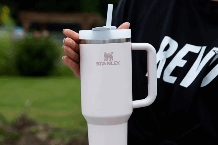 ¿Debería preocuparte que los vasos térmicos Stanley y de otras marcas contengan plomo?