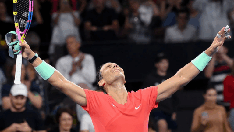 Rafael Nadal gana en su regreso en individuales tras uno de los 