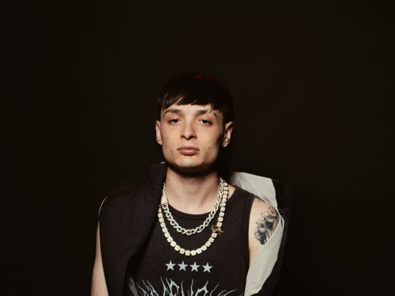 TVN confirma revisión de antecedentes de Peso Pluma para decidir su participación en Viña del Mar 2024 tras polémica