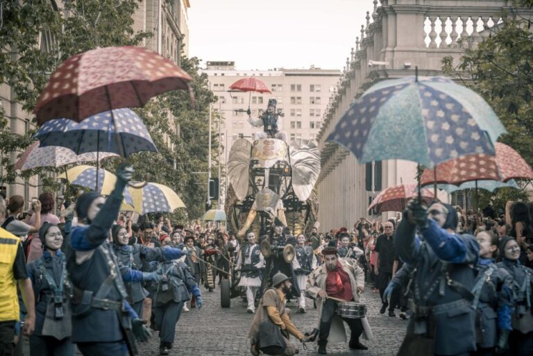 Pasacalles de animales mecánicos tendrá última función este sábado: ¿Dónde y a qué hora verlo?