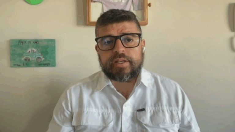 Diputado Araya critica autorización de juez Urrutia: 