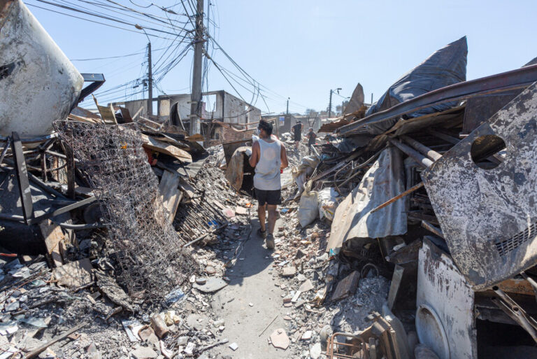 Bono Uniforme Escolar para afectados por los incendios: ¿Cuánto es el monto que se entrega?