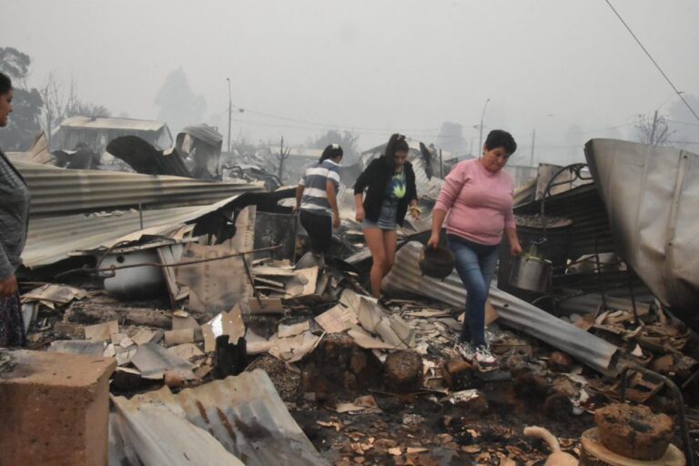 Comienza el pago del Bono de Recuperación para damnificados tras incendios: Ayudas ascienden a $1.500.000