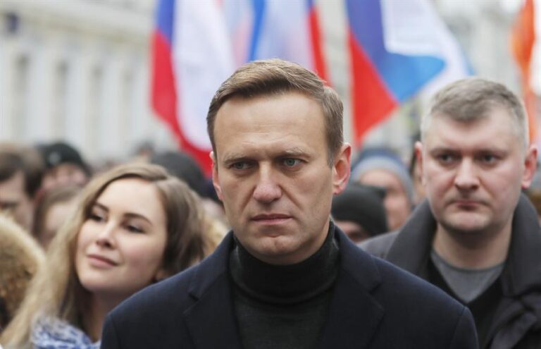 Unión Europea acuerda sancionar a 30 personas y entidades vinculadas a la muerte del líder opositor ruso Alexey Navalny