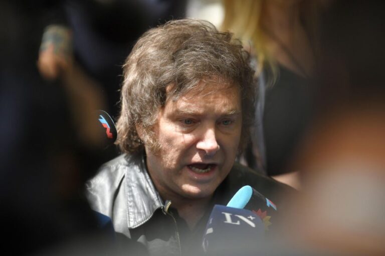 Por un año: Gobierno argentino oficializa intervención a todos los medios de comunicación estatales