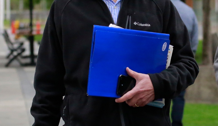 Un título no garantiza trabajo: Desocupados con educación superior completa llegan a su mayor nivel histórico