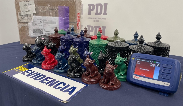 Incautan por primera vez figuras 3D con casi 5 kilos de metanfetamina provenientes de México: Tenían como destino Valparaíso