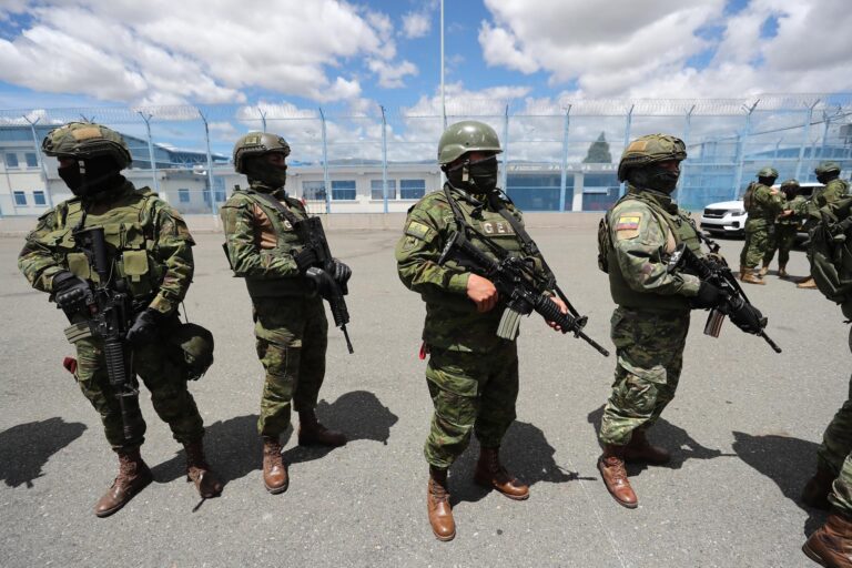 Raúl Sohr: “Es una pésima idea involucrar a los militares en la lucha contra el narcotráfico”