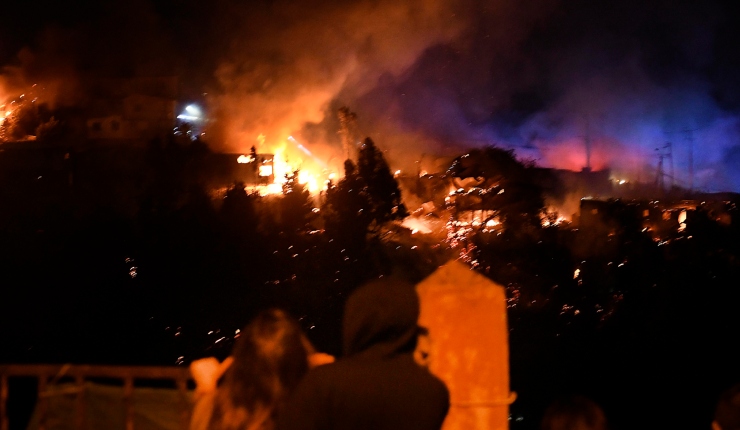 “Adiós, casita”: El dramático relato de un hombre que abandona su hogar durante incendio en Cerro Cordillera