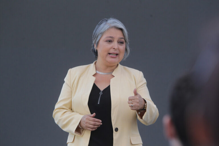Min. Jara emplaza a los empresarios: “Si realmente quieren inclusión, paguen mejor y respeten más los derechos de las personas”