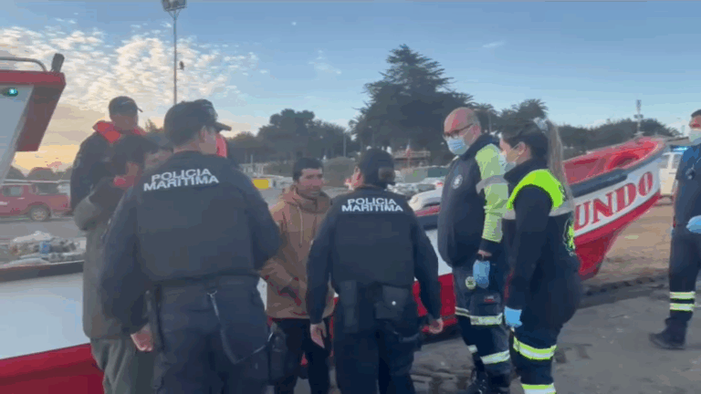 Rescatan con vida a pescadores, padre e hijo, que estaban desaparecidos hace una semana