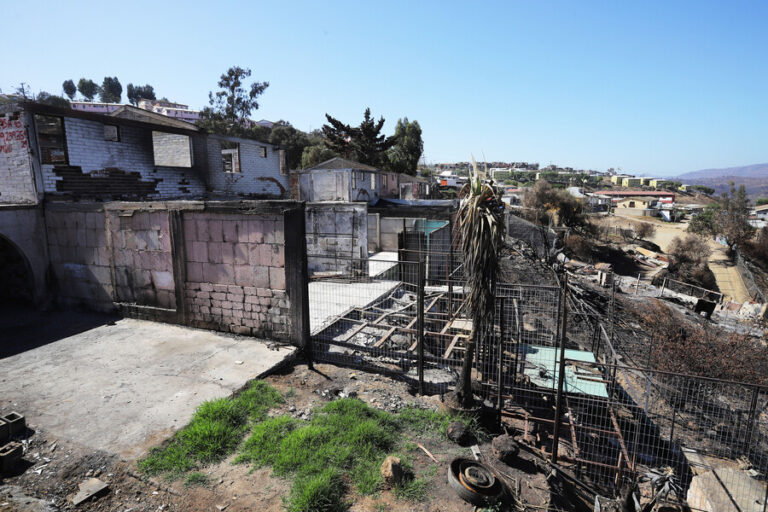 Incendios: Autoridades y damnificados cuestionan plazo de reconstrucción anunciado por el Gobierno