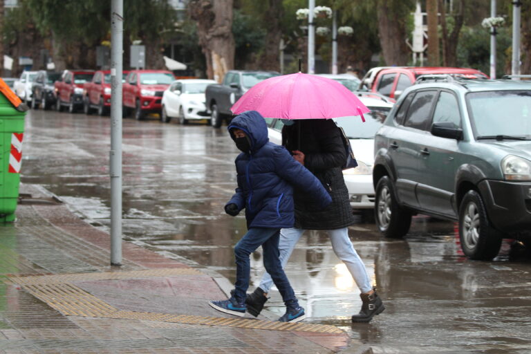 Lluvia en Santiago: El pronóstico de precipitaciones y bajas temperaturas para la zona central