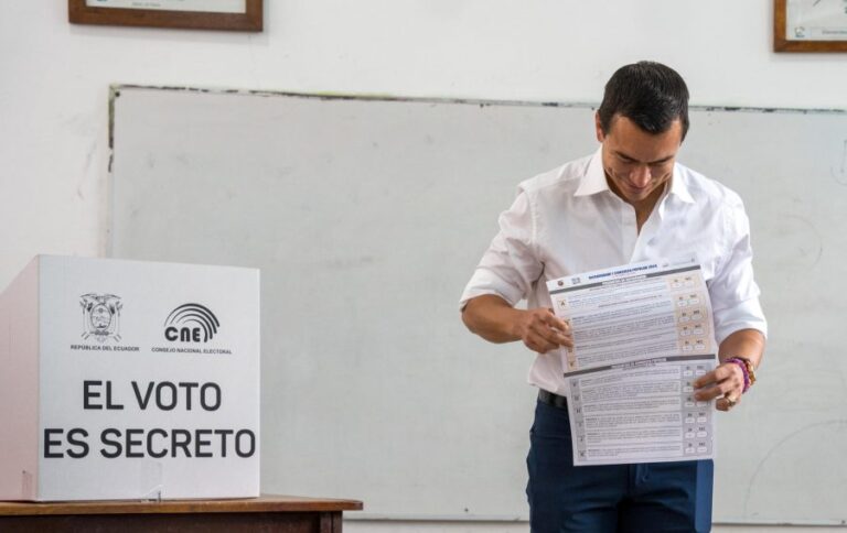 Raúl Sohr analiza referéndum en Ecuador: 