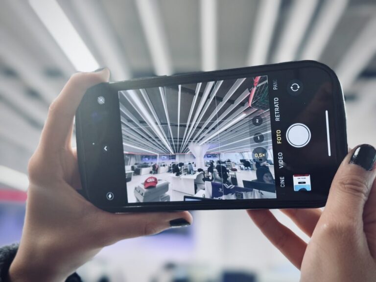 Fotógrafo entrega tips para sacarle provecho a la cámara del celular (sin gastar mucho dinero)