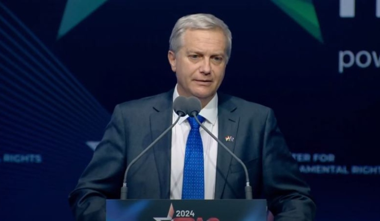 Kast arremete contra Boric y anuncia postulación presidencial: “Tenemos un pdte. que hay días que ni siquiera va a trabajar”