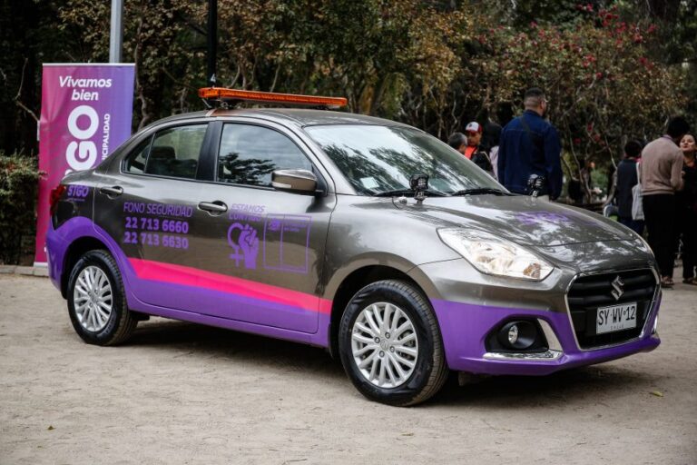 Municipalidad de Santiago presenta nuevo servicio de patrullaje exclusivo para víctimas de violencia intrafamiliar