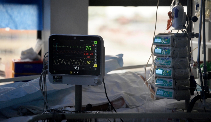 Minsal: Una mujer muere cada una semana por causas asociadas al parto